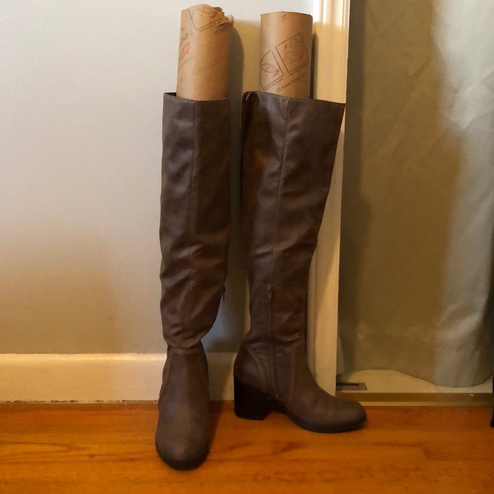 Knee high boots - Picture 2 of 8